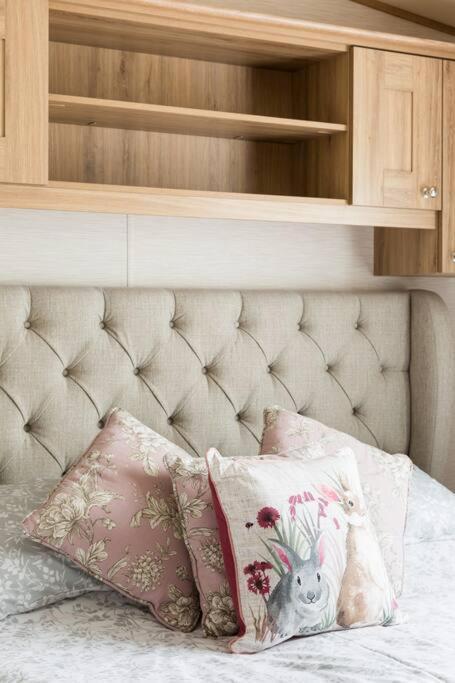 Waters Edge, Hoburne Cotswolds Villa South Cerney Dış mekan fotoğraf